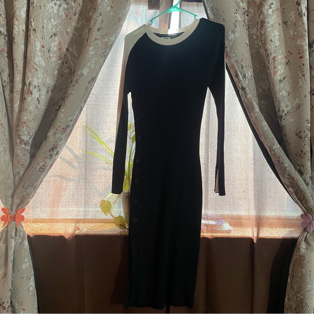 Elegant Black Long Sleeve Dress with Button Detail